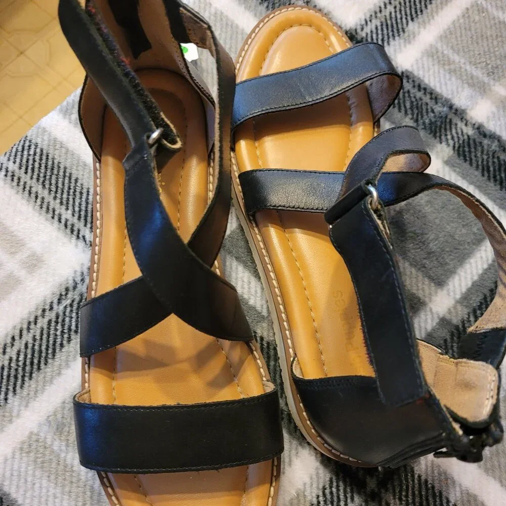 P379-NWOT Hushpuppies Midnight Black Zip Back Flat Sandals SZ 10 - Picture 1 of 2